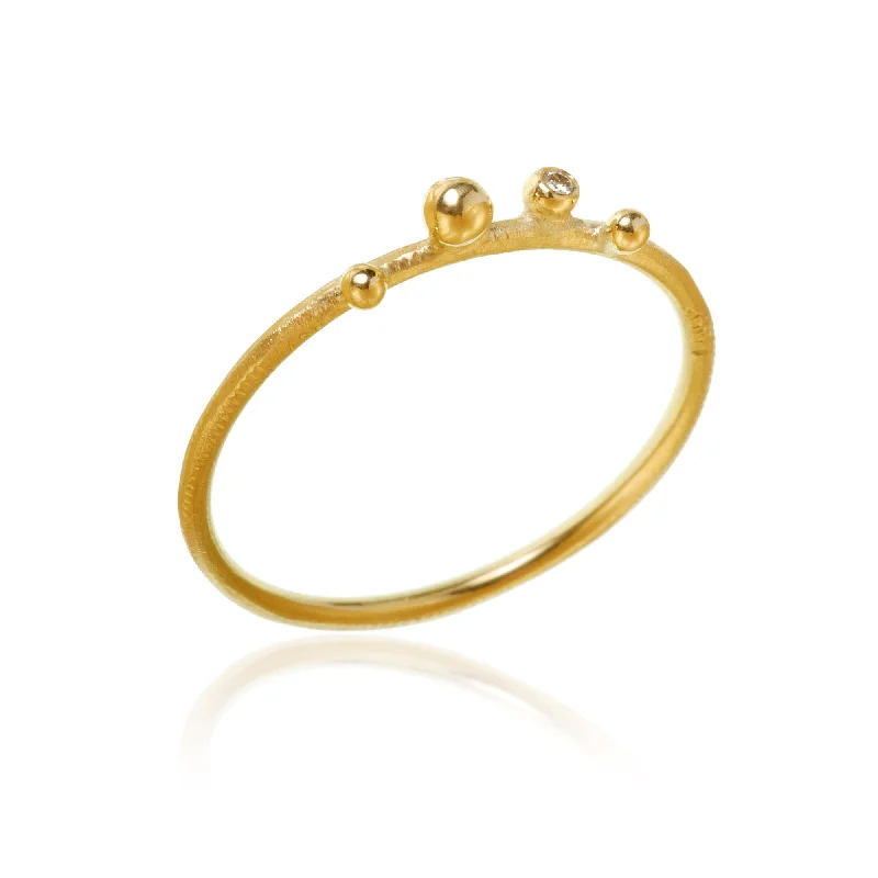 Delphis dots 18K Gold Ring w. Diamond