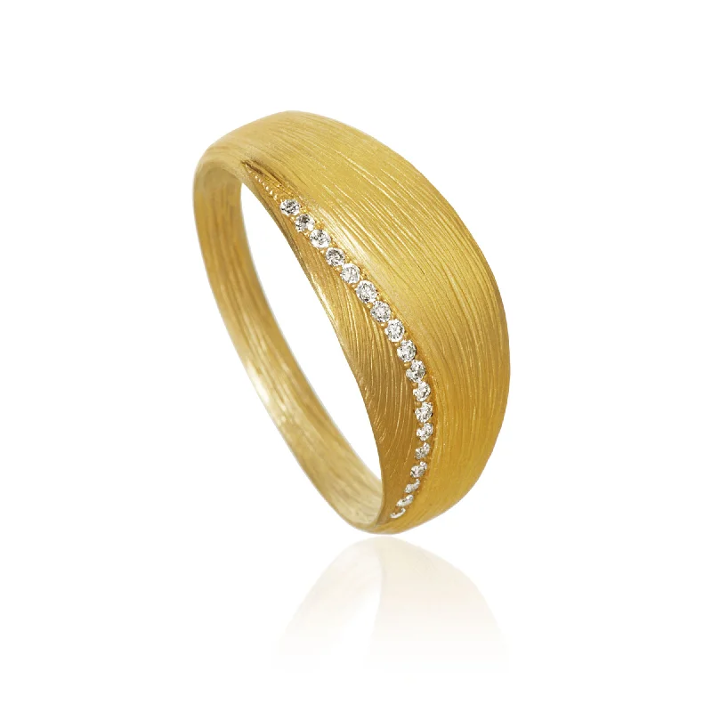 Make Every Moment Shine – Jewelry Discounts Available Small Aura 18K Gold Ring w. Diamonds