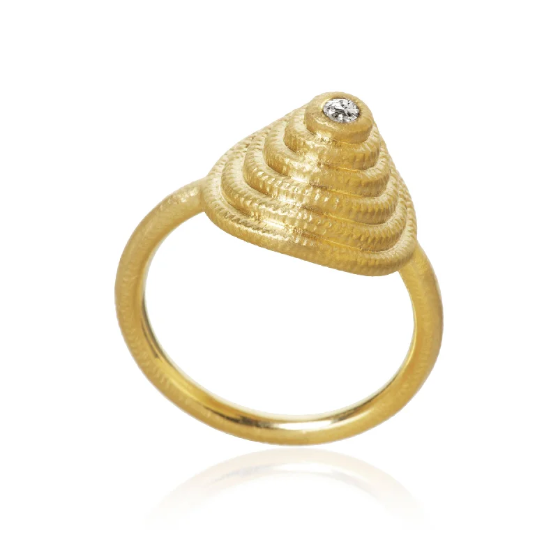 Breathtaking Jewelry, Breathtaking Prices Thera Twist 18K Gold Ring w. Diamond