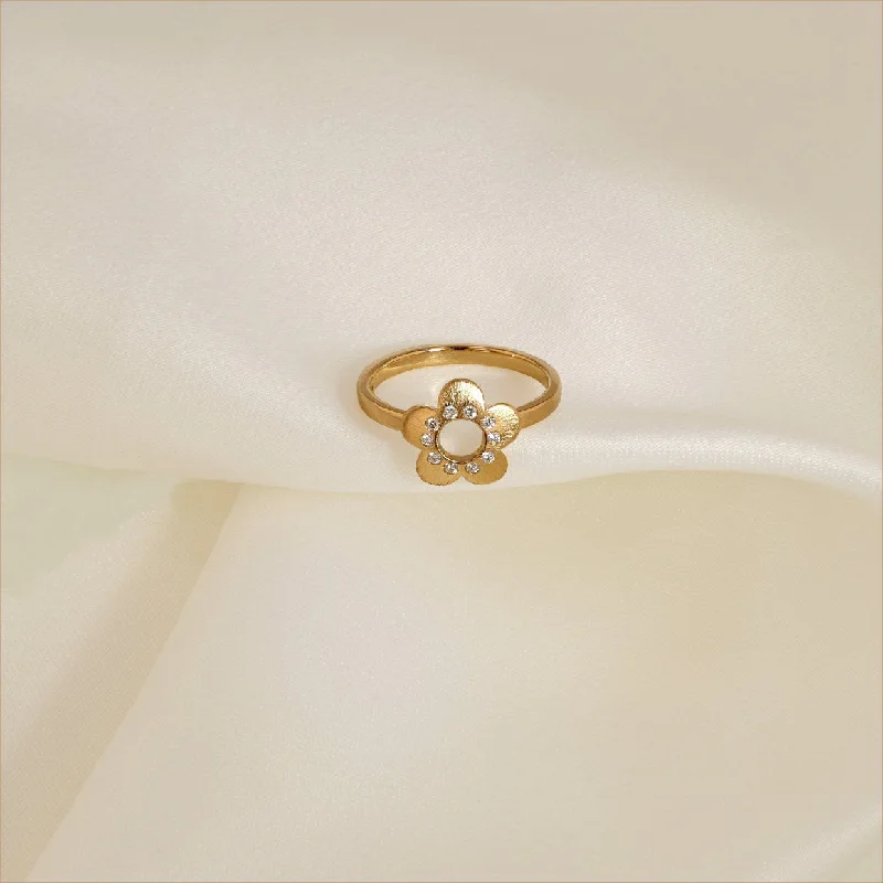 Flower Power 18K Gold Ring w. Diamonds