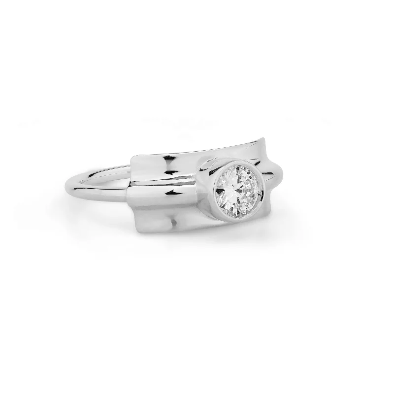 Chic And Stylish Jewelry At Exclusive Prices Folded 18K Whitegold Ring w. Diamonds