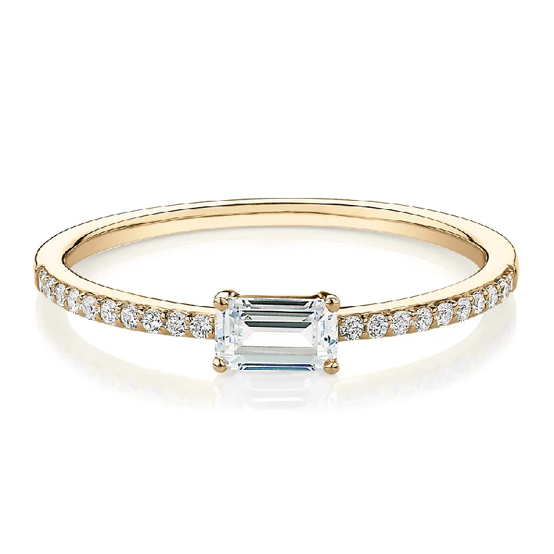 Affordable Glamour – Premium Jewelry For Less Dress ring with 0.39 carats* of diamond simulants in 10 carat yellow gold Affordable Glamour – Premium Jewelry For Less Dress ring with 0.39 carats* of diamond simulants in 10 carat yellow gold
