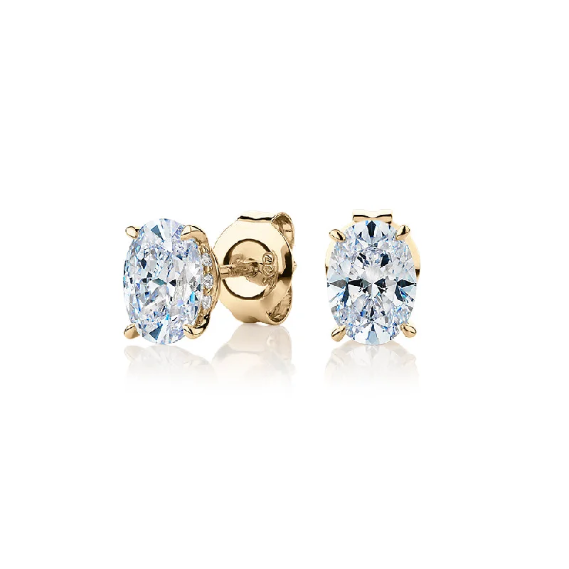 Personalized Jewelry Sale – Meaningful Gifts At Great Prices Oval stud earrings with 1.62 carats* of diamond simulants in 10 carat yellow gold Personalized Jewelry Sale – Meaningful Gifts At Great Prices Oval stud earrings with 1.62 carats* of diamond simulants in 10 carat yellow gold