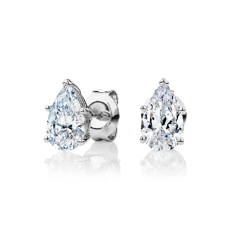 Discounted Jewelry For A Glamorous Look Pear stud earrings with 1.62 carats* of diamond simulants in 10 carat white gold Discounted Jewelry For A Glamorous Look Pear stud earrings with 1.62 carats* of diamond simulants in 10 carat white gold