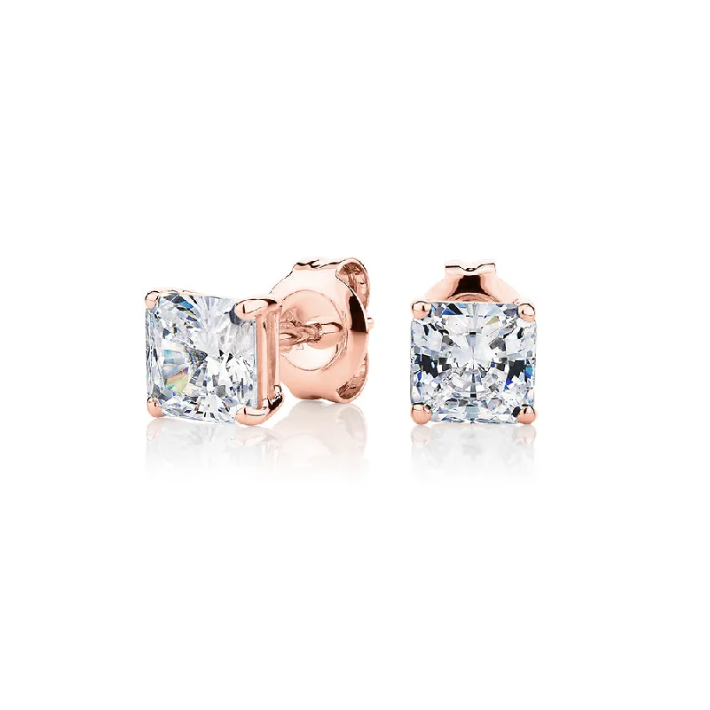 Breathtaking Jewelry, Breathtaking Prices Princess Cut stud earrings with 1.5 carats* of diamond simulants in 10 carat rose gold Breathtaking Jewelry, Breathtaking Prices Princess Cut stud earrings with 1.5 carats* of diamond simulants in 10 carat rose gold