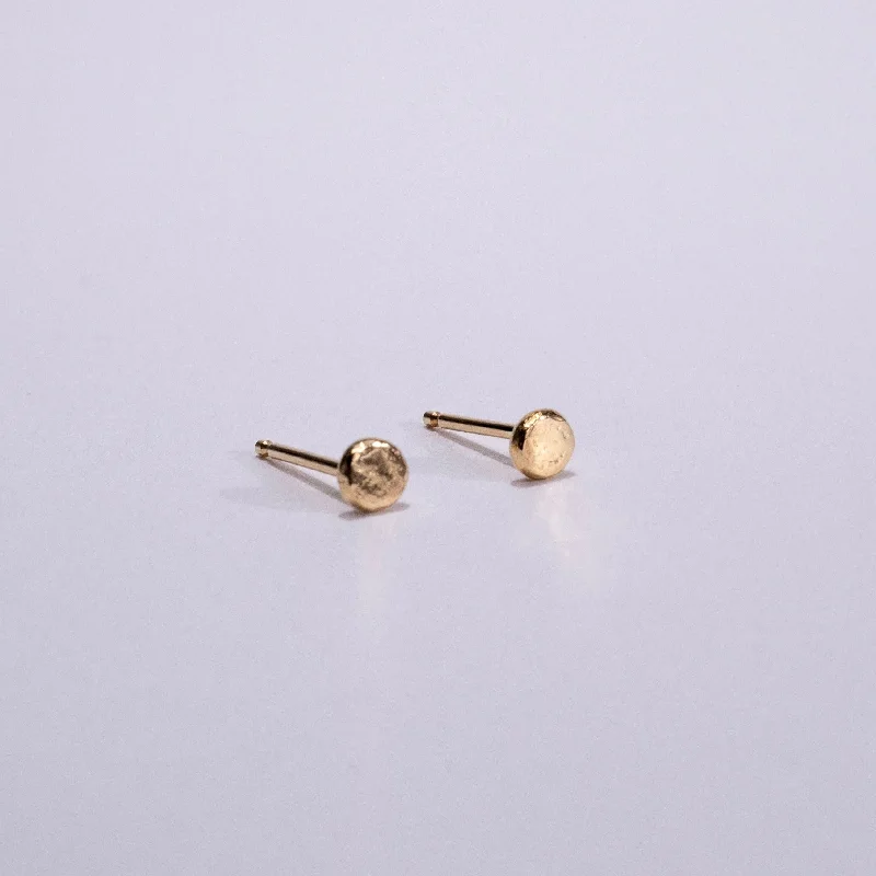 Modern Statement Jewelry For Bold Styling Pebble stud Earrings in recycled 14 Karat Gold Modern Statement Jewelry For Bold Styling Pebble stud Earrings in recycled 14 Karat Gold