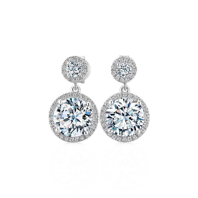 Exclusive Online Jewelry Sale – Don't Wait Round Brilliant halo stud earrings with 6.22 carats* of diamond simulants in 10 carat white gold Exclusive Online Jewelry Sale – Don't Wait Round Brilliant halo stud earrings with 6.22 carats* of diamond simulants in 10 carat white gold