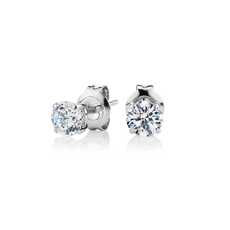 Glamorous Jewelry, Glamorous Deals – Shop Now Round Brilliant stud earrings with 1 carat* of diamond simulants in 10 carat white gold Glamorous Jewelry, Glamorous Deals – Shop Now Round Brilliant stud earrings with 1 carat* of diamond simulants in 10 carat white gold