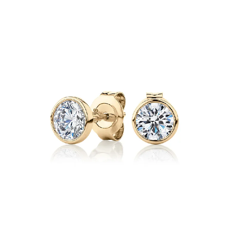 Jewelry Clearance Event – Stock Up Before It's Over Round Brilliant stud earrings with 1 carat* of diamond simulants in 10 carat yellow gold Jewelry Clearance Event – Stock Up Before It's Over Round Brilliant stud earrings with 1 carat* of diamond simulants in 10 carat yellow gold