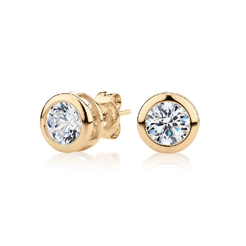 Limited-Time Offer On Elegant Jewelry Pieces Round Brilliant stud earrings with 2 carats* of diamond simulants in 10 carat yellow gold Limited-Time Offer On Elegant Jewelry Pieces Round Brilliant stud earrings with 2 carats* of diamond simulants in 10 carat yellow gold