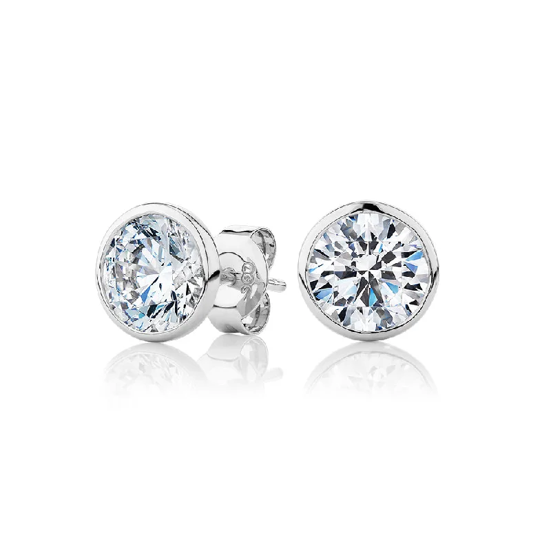 Exclusive Jewelry Offers – Shine For Less Round Brilliant stud earrings with 3 carats* of diamond simulants in 10 carat white gold Exclusive Jewelry Offers – Shine For Less Round Brilliant stud earrings with 3 carats* of diamond simulants in 10 carat white gold