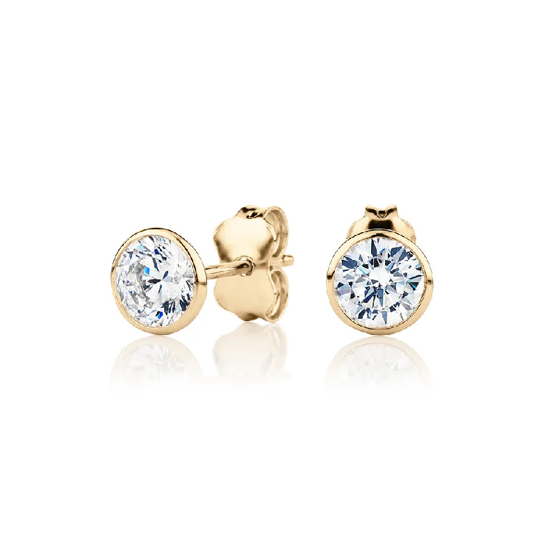 Affordable Elegance – Premium Jewelry At Special Prices Round Brilliant stud earrings with diamond simulants in 10 carat yellow gold Affordable Elegance – Premium Jewelry At Special Prices Round Brilliant stud earrings with diamond simulants in 10 carat yellow gold