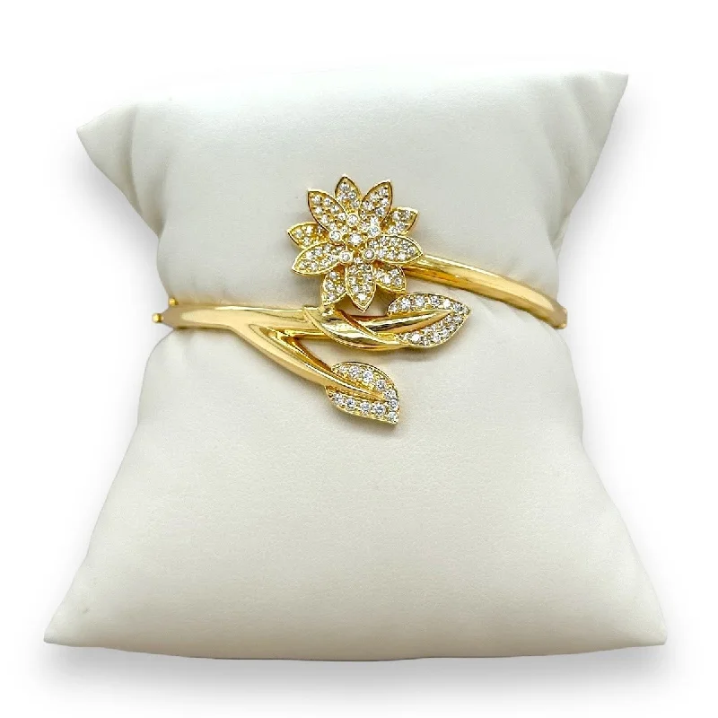 Luxury Jewelry Without The Luxury Price Tag 18K Y Gold 1.00ctw G-H/SI1 Diamond Flower Bangle Bracelet Luxury Jewelry Without The Luxury Price Tag 18K Y Gold 1.00ctw G-H/SI1 Diamond Flower Bangle Bracelet