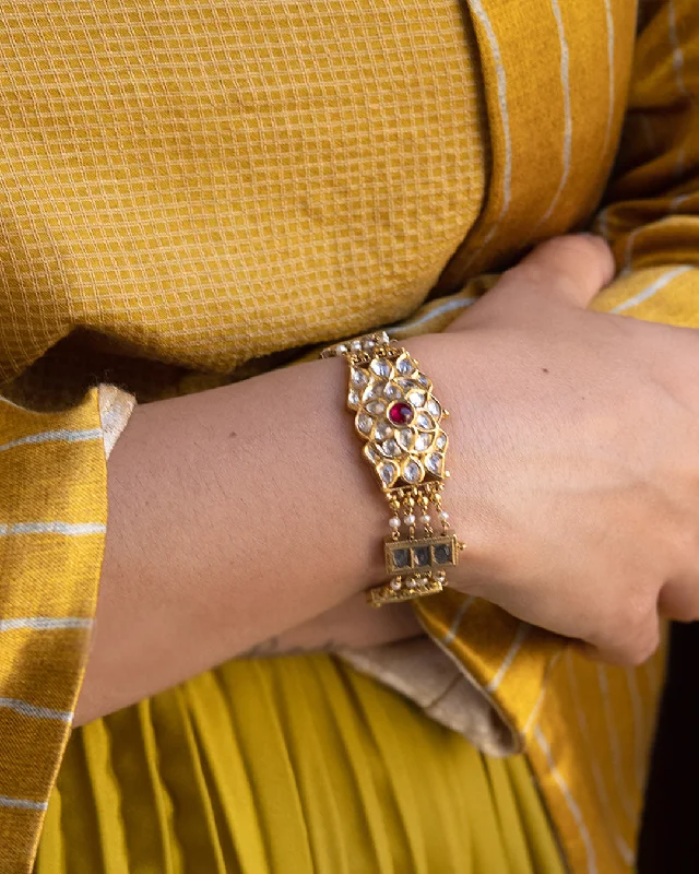 Your Perfect Accessory Now At The Best Price Chhaya Bracelet