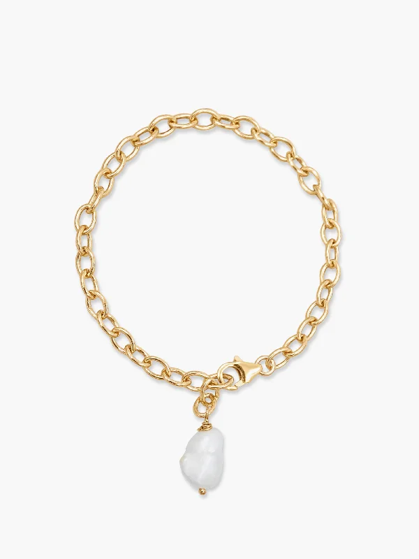 Elegant Jewelry Styles At Budget-Friendly Prices Thick Cable Chain with Pearl Bracelet Elegant Jewelry Styles At Budget-Friendly Prices Thick Cable Chain with Pearl Bracelet