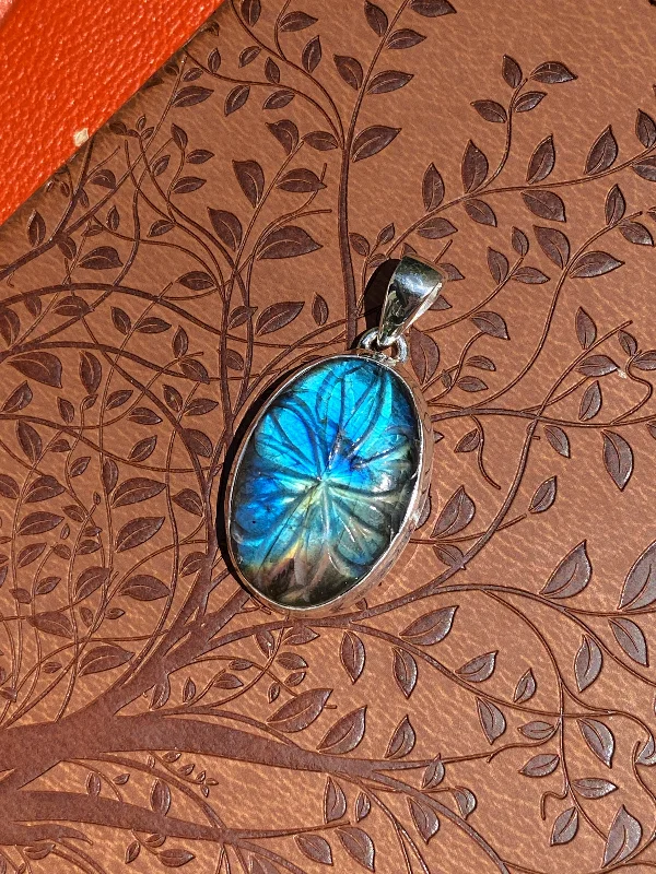 Adjustable Charm Bracelets For A Perfect Fit Carved Labradorite Pendant
