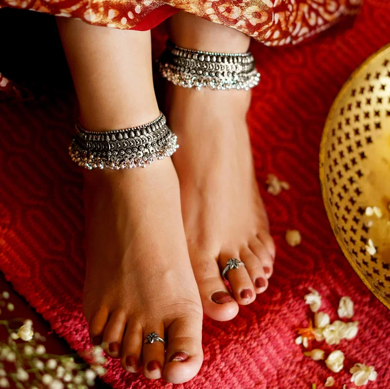 Your Dream Jewelry At Dream Prices – Shop Now Teejh Roma Coin Silver Oxidized Ghungroo Anklets Your Dream Jewelry At Dream Prices – Shop Now Teejh Roma Coin Silver Oxidized Ghungroo Anklets