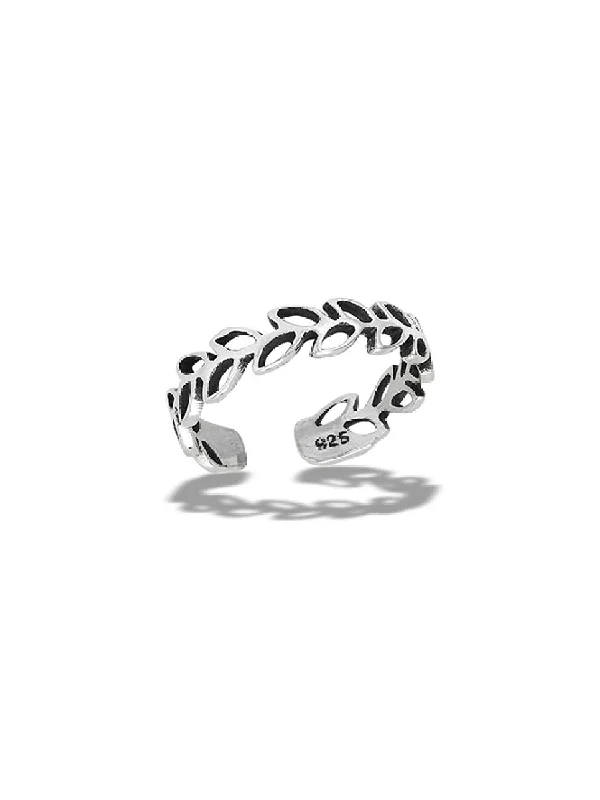 Must-Have Jewelry Pieces At Reduced Prices Alternating Leaves Toe Ring