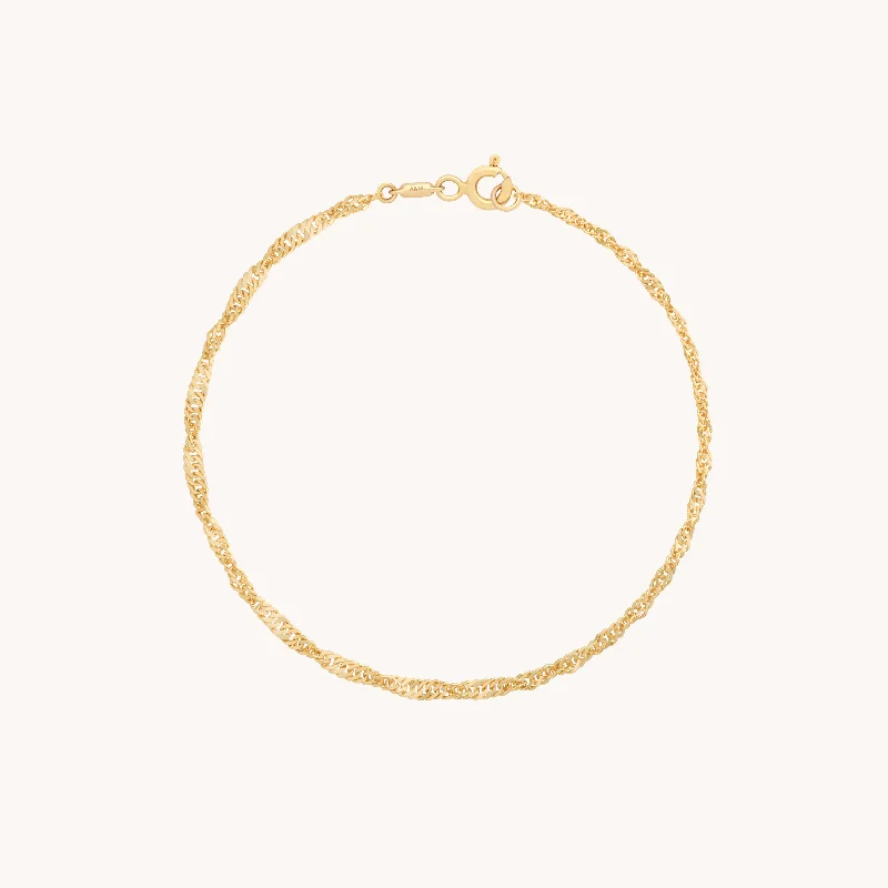 Luxury Jewelry Without The Luxury Price Tag Bold Astrid Chain Bracelet in Solid Gold