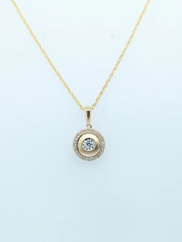 Handmade Pearl Jewelry For Timeless Elegance Circle Pendant