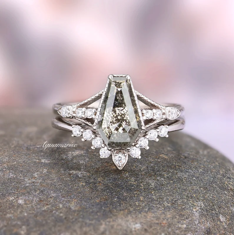 Shop Dazzling Jewelry At The Best Prices Salt and Pepper Diamond Ring (Herkimer Diamond)- Sterling Silver Shop Dazzling Jewelry At The Best Prices Salt and Pepper Diamond Ring (Herkimer Diamond)- Sterling Silver
