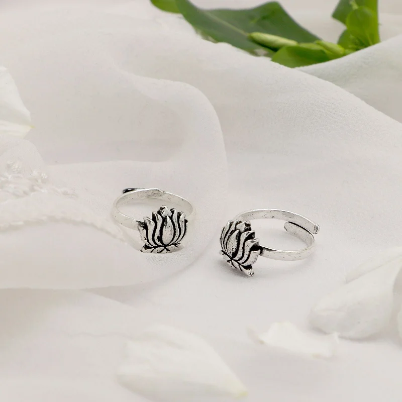 Glamorous Jewelry, Glamorous Deals – Shop Now Kshtriya Lotus Silver Oxidized Toe rings Glamorous Jewelry, Glamorous Deals – Shop Now Kshtriya Lotus Silver Oxidized Toe rings