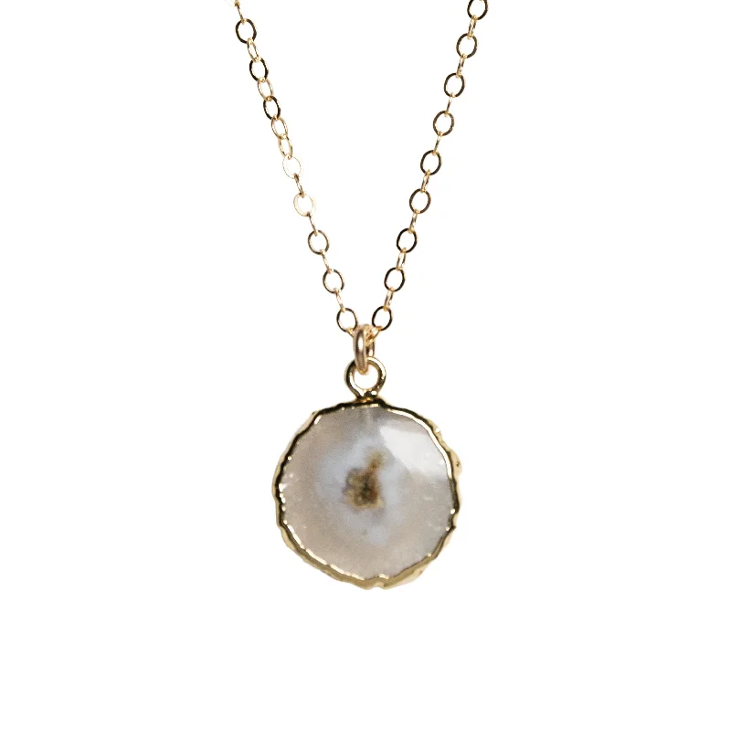 Timeless Jewelry Styles At Wallet-Friendly Prices Pinwheel Agate Necklace