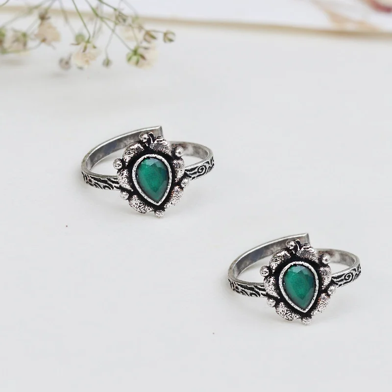 Versatile Layering Jewelry For Effortless Chic Teejh Aria Green Stone Silver Oxidised Toe Rings Versatile Layering Jewelry For Effortless Chic Teejh Aria Green Stone Silver Oxidised Toe Rings