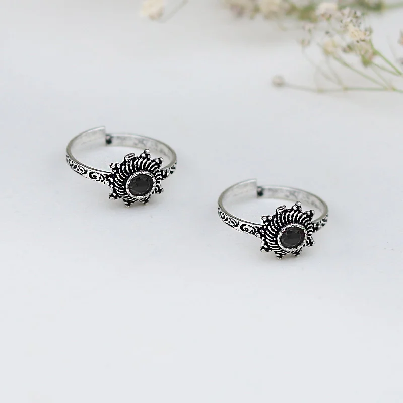 Delicate Crystal Jewelry For Sophisticated Charm Teejh Arika Black Stone Silver Oxidised Toe Rings Delicate Crystal Jewelry For Sophisticated Charm Teejh Arika Black Stone Silver Oxidised Toe Rings
