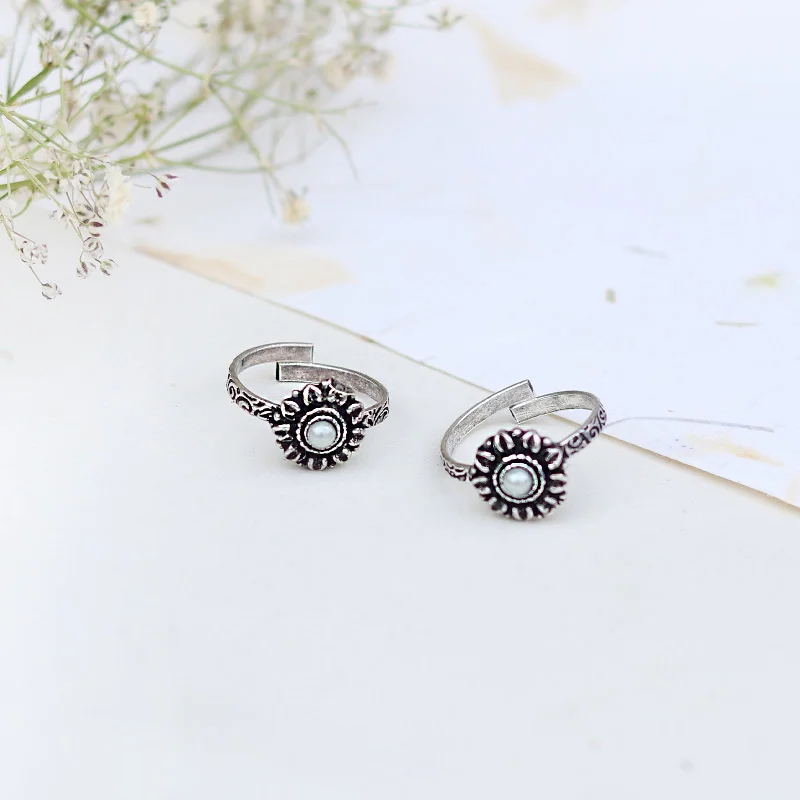 Your Perfect Accessory Now At The Best Price Teejh Kaina White Stone Silver Oxidised Toe Rings Your Perfect Accessory Now At The Best Price Teejh Kaina White Stone Silver Oxidised Toe Rings