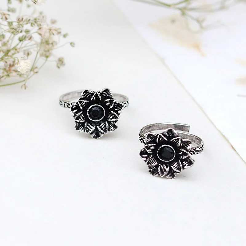 Seasonal Jewelry Sale – Upgrade Your Collection Teejh Kayra Black Stone Silver Oxidised Toe Rings Seasonal Jewelry Sale – Upgrade Your Collection Teejh Kayra Black Stone Silver Oxidised Toe Rings