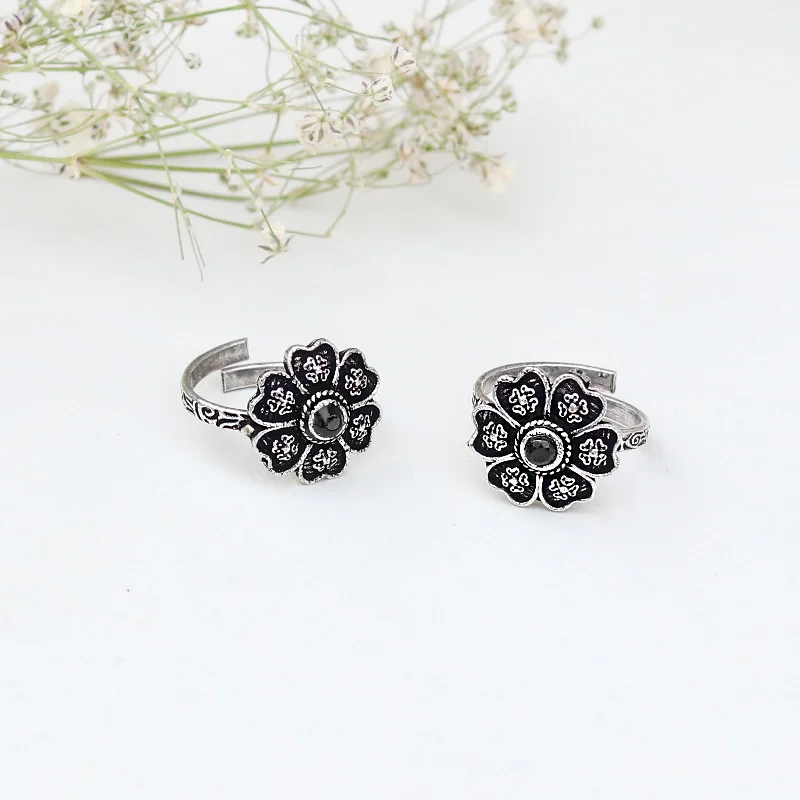 Sparkle For Less – Shop Jewelry Deals Now Teejh Ruhi Black Stone Silver Oxidised Toe Rings Sparkle For Less – Shop Jewelry Deals Now Teejh Ruhi Black Stone Silver Oxidised Toe Rings