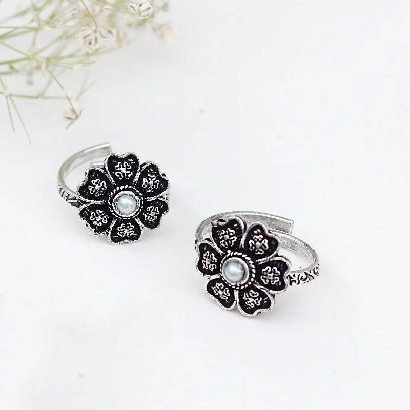 Limited-Stock Jewelry Sale – Shop Before It's Gone Teejh Ruhi White Stone Silver Oxidised Toe Rings Limited-Stock Jewelry Sale – Shop Before It's Gone Teejh Ruhi White Stone Silver Oxidised Toe Rings