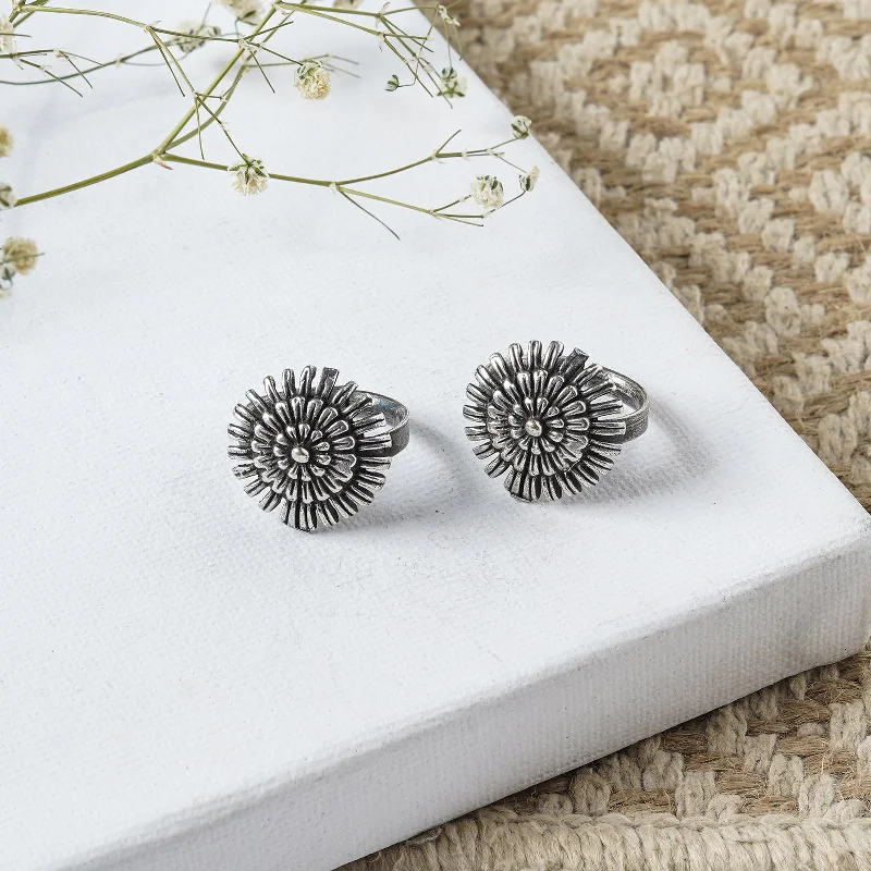 Affordable Elegance – Special Jewelry Sale Now Live Teejh Sarvansha Silver Oxidised Toe Rings Affordable Elegance – Special Jewelry Sale Now Live Teejh Sarvansha Silver Oxidised Toe Rings