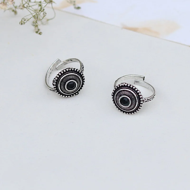 Upgrade Your Jewelry Collection For Less Teejh Shaanvi Black Stone Silver Oxidised Toe Rings Upgrade Your Jewelry Collection For Less Teejh Shaanvi Black Stone Silver Oxidised Toe Rings