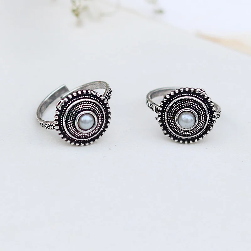 Flash Sale On Elegant Jewelry – Don't Miss Out Teejh Shaanvi White Stone Silver Oxidised Toe Rings Flash Sale On Elegant Jewelry – Don't Miss Out Teejh Shaanvi White Stone Silver Oxidised Toe Rings