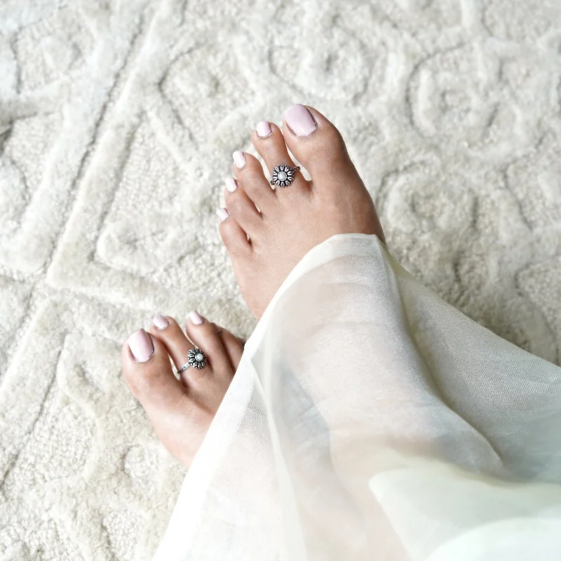 Shop Signature Jewelry Styles At Exclusive Prices Teejh Siya White Stone Silver Oxidised Toe Rings Shop Signature Jewelry Styles At Exclusive Prices Teejh Siya White Stone Silver Oxidised Toe Rings