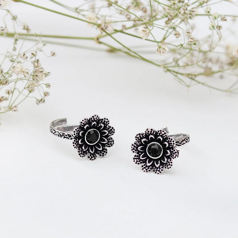 Accessorize For Less – Luxury Jewelry At Affordable Prices Teejh Tishya Black Stone Silver Oxidised Toe Rings Accessorize For Less – Luxury Jewelry At Affordable Prices Teejh Tishya Black Stone Silver Oxidised Toe Rings