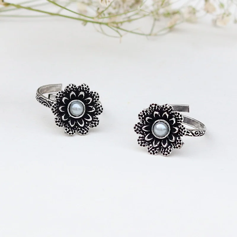 Get The Jewelry You Love At A Price You Love Teejh Tishya White Stone Silver Oxidised Toe Rings Get The Jewelry You Love At A Price You Love Teejh Tishya White Stone Silver Oxidised Toe Rings