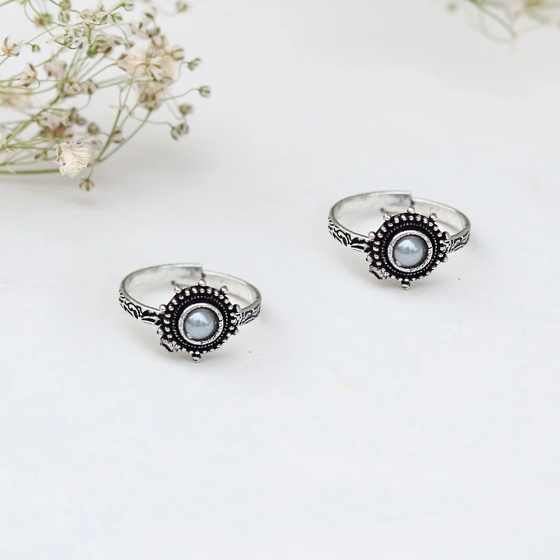 Once-A-Year Jewelry Sale – Grab Your Favorites Now Teejh Vihana White Stone Silver Oxidised Toe Rings Once-A-Year Jewelry Sale – Grab Your Favorites Now Teejh Vihana White Stone Silver Oxidised Toe Rings